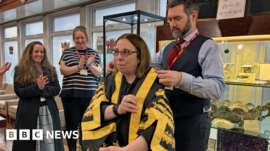 bbc.co.uk - Ian Duncan - Carlisle mayor presented with new robe from Cumbrian designer