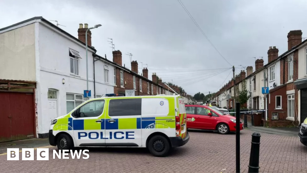 Wolverhampton: Second murder arrest after fatal stabbing