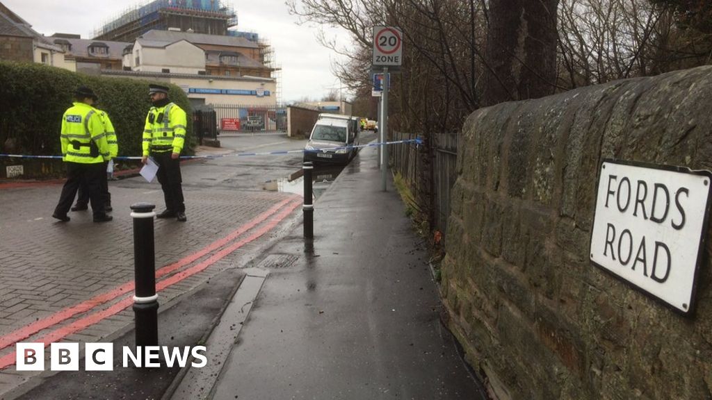 Police Investigate After Man's Body Found In Edinburgh Street - BBC News