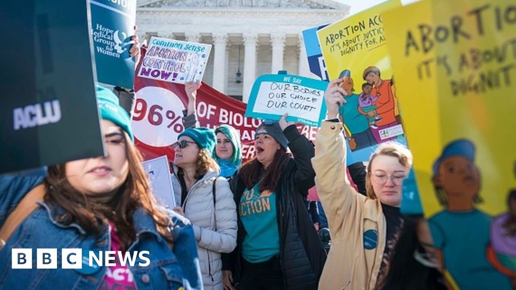 Roe v Wade: Trump says Supreme Court ruling on abortion 'possible' - BBC Ne