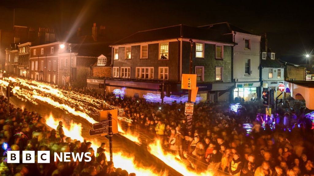 Lewes Bonfire Night effigies include a urinating Boris Johnson BBC News