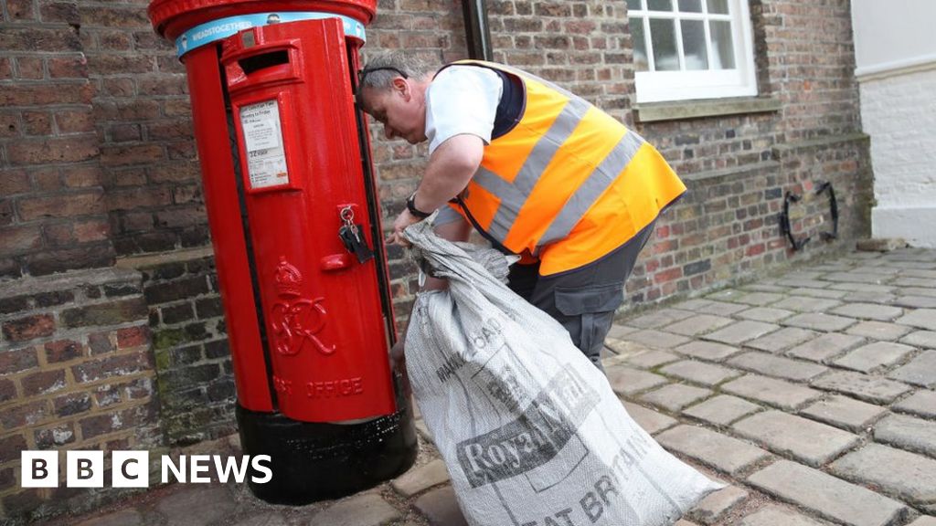 Legal bid to stop UK postal strike thumbnail