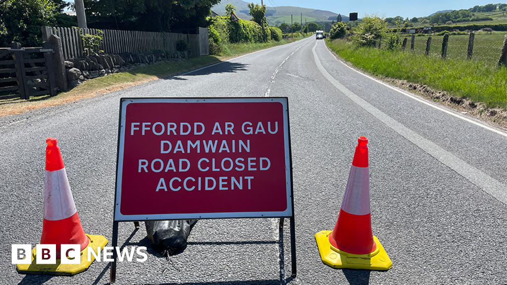 Gwynedd: Motorcyclist seriously hurt in crash on A494 near Bala 