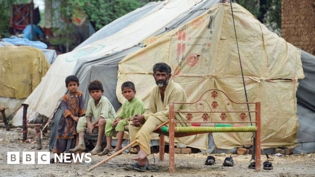 Pakistan floods: Monsoons bring misery to millions in Pakistan – BBC
