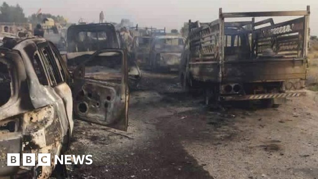 IS conflict Iraq air strikes 'target militant convoy' BBC News
