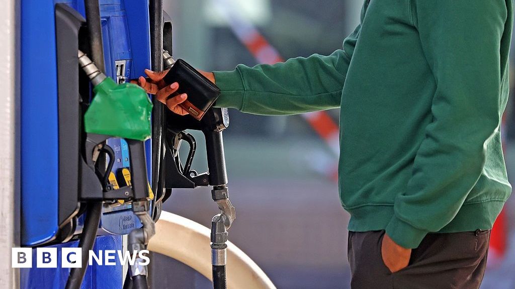 Three charts that are warning signs flashing for Trump on Iran war