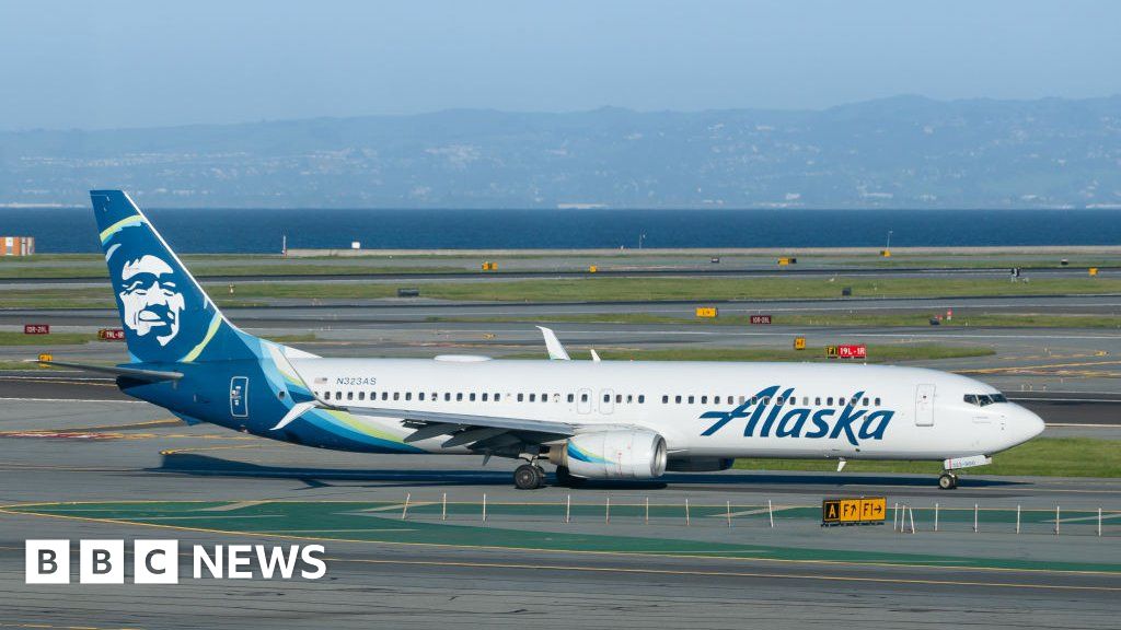 ФБР разследва януарски полет на Alaska Airlines, при който тапа