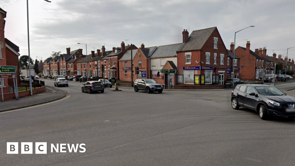 Girl in hospital after being hit by a lorry in Kidderminster BBC