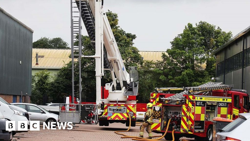 Letchworth Fire crews tackle blaze at commercial building BBC News