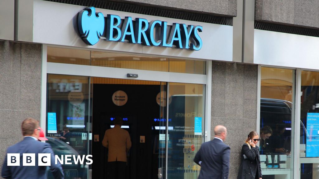 Barclays memberitahu staf untuk datang ke kantor lebih lanjut