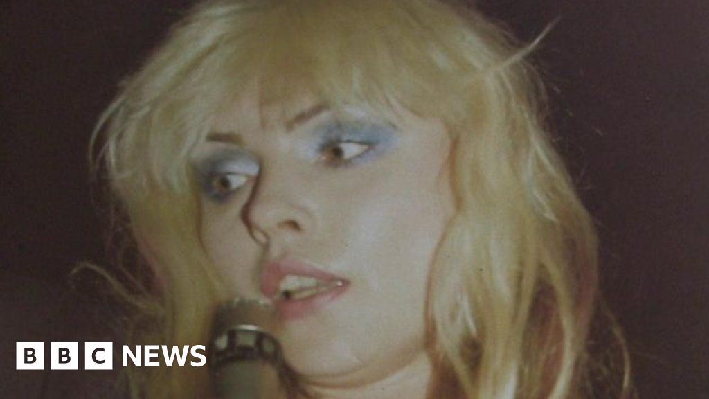 Rare Photos Of Debbie Harry And Blondie Performing First European Gig Bbc News 