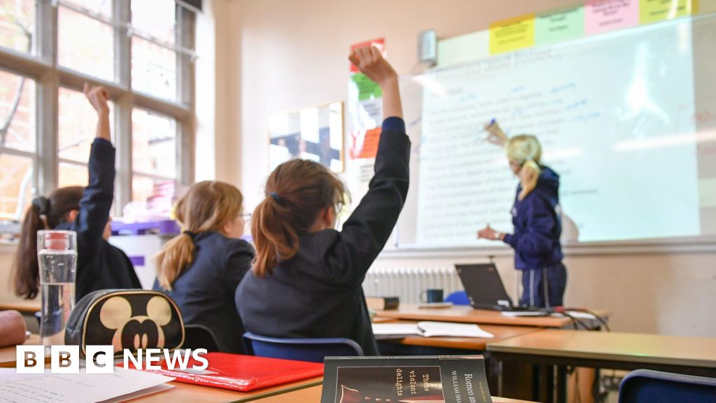 Sekolah Welsh membatasi mata pelajaran karena kekurangan staf