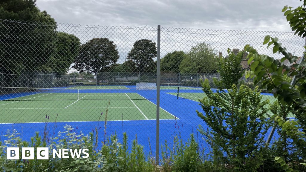 Free to use Lowestoft tennis courts to open after £250k revamp – BBC News