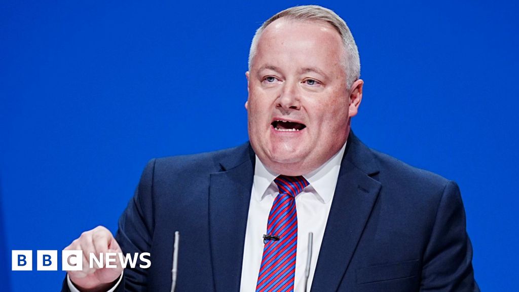 Welsh Tory leader's staff defect to Reform on eve of conference