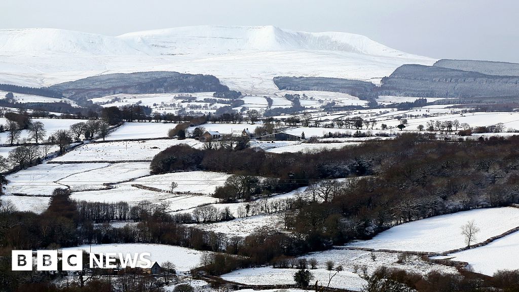 Погода в Уэльсе: Метеорологическое бюро выпустило предупреждение о снегопаде и льду