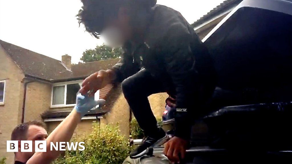 Newbury couple 'shocked' over migrant in car roof box