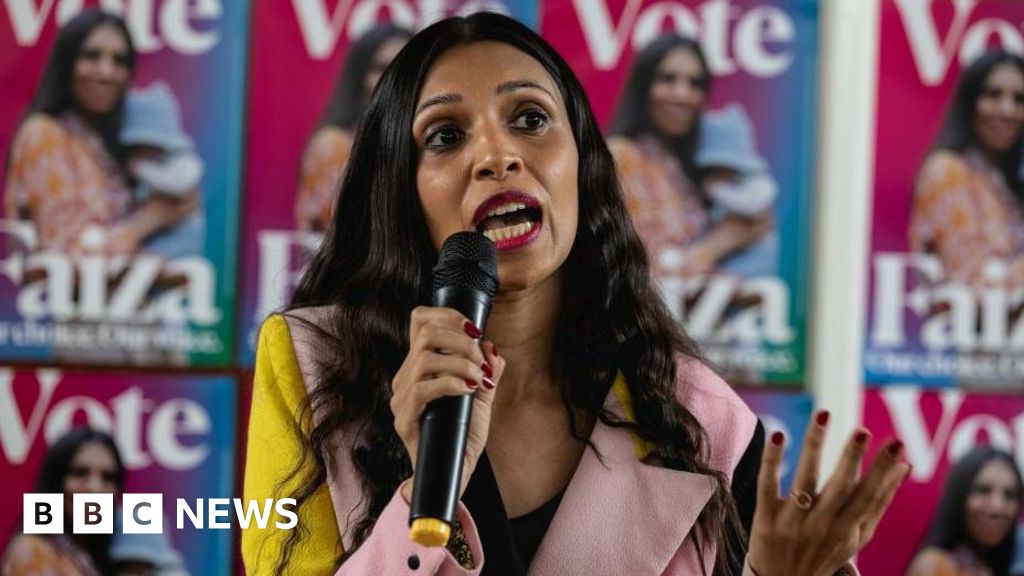 Chingford: 50 Labour members quit over Faiza Shaheen deselection - BBC News