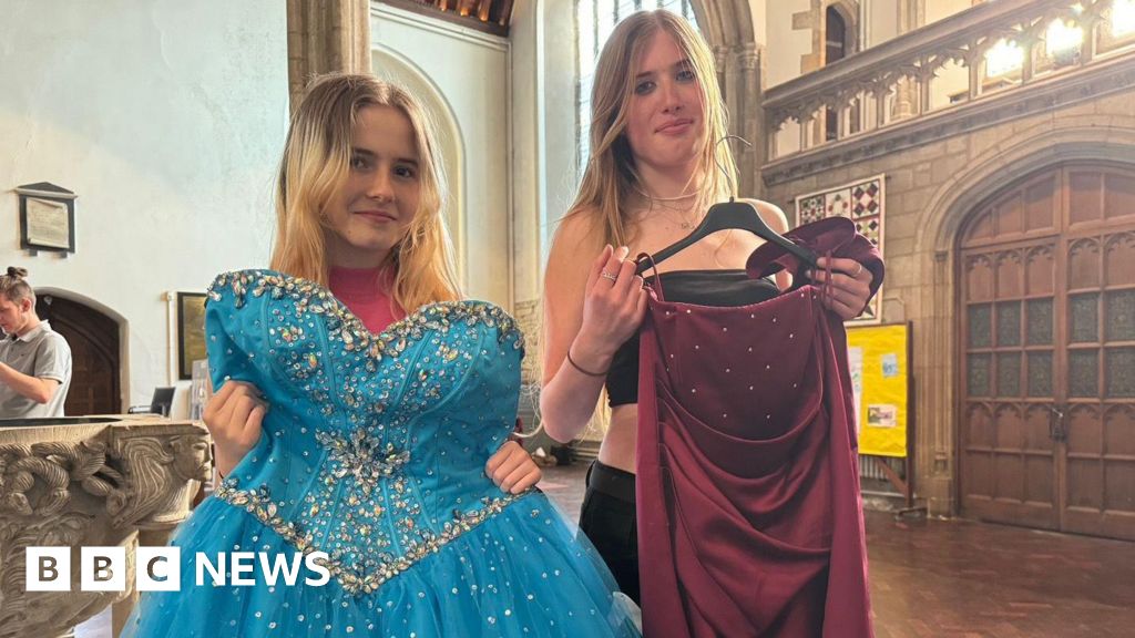 ‘Rebel prom’ after pupils uninvited from official school event