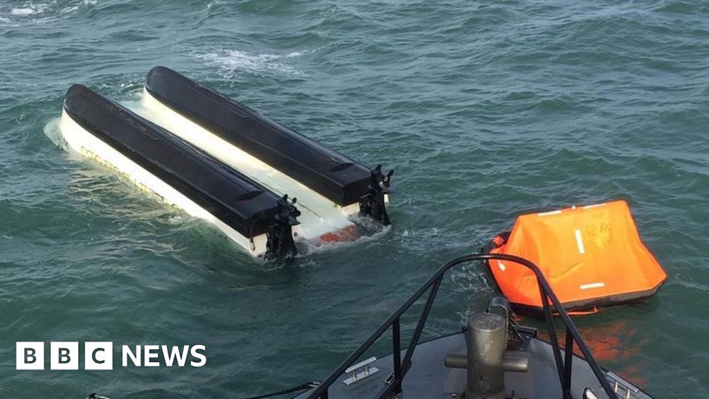 Portland Sea Rescue: Fishermen Rescued After Boat Capsizes - BBC News