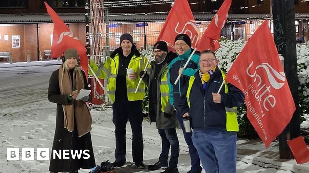 NI strike: Thousands of public sector workers stage 24-hour walkout