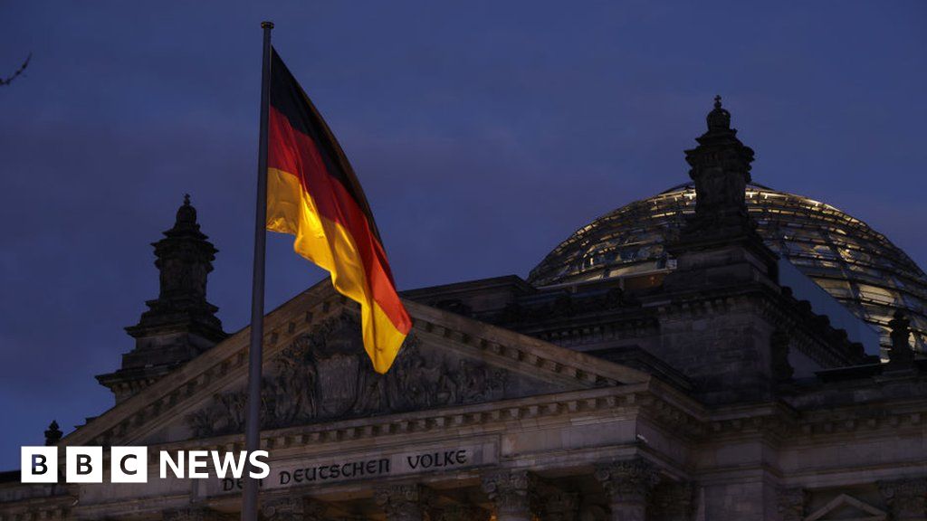Германските прокурори повдигнаха обвинения срещу 27 заподозрени крайнодесни екстремисти в