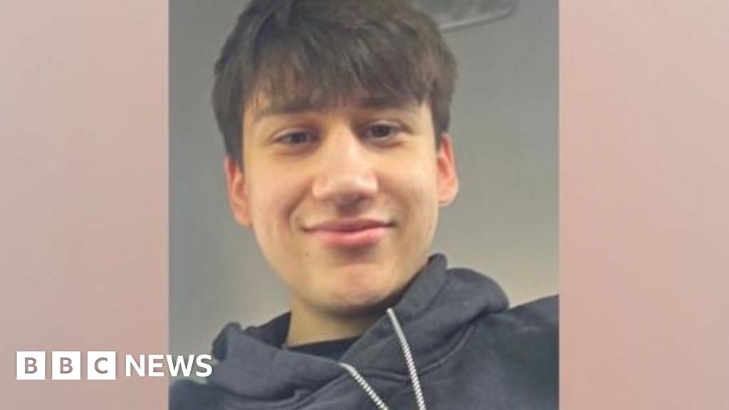 Runner carrying 'weight of love' for 50 miles on Christmas Day