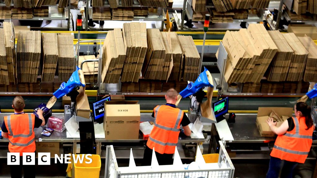 Hundreds Of Staff Injured At Amazon Uk Warehouses Gmb Claims Bbc News