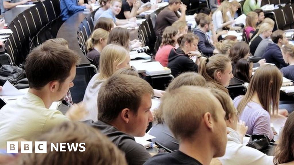 Rise in number of Welsh students securing university place BBC News