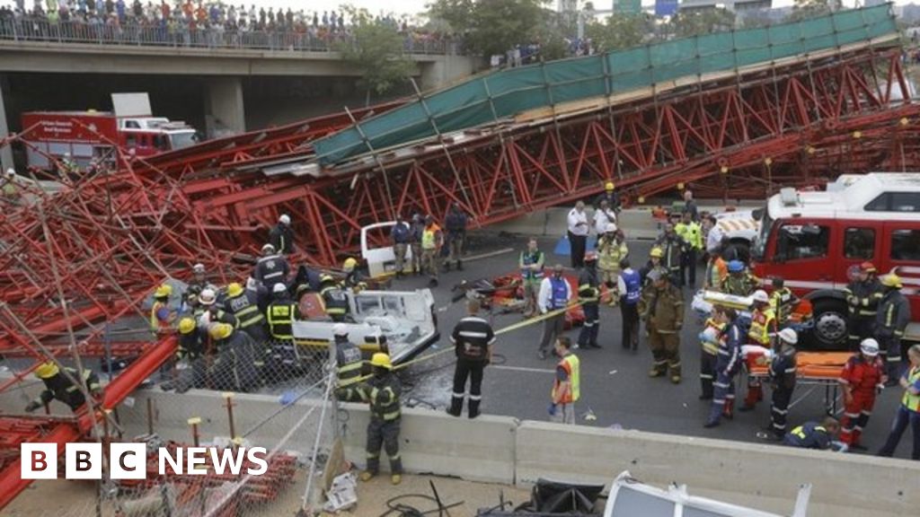 Johannesburg Bridge Collapse: South Africa Opens Investigation - BBC News