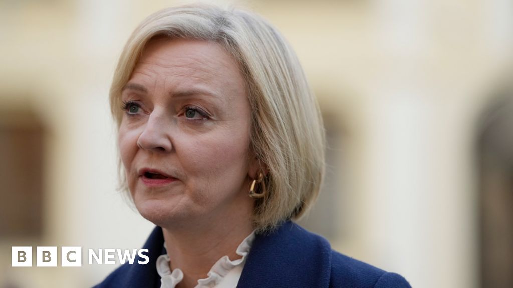 Liz Truss reaches out to MPs after Tory splits exposed - BBC News