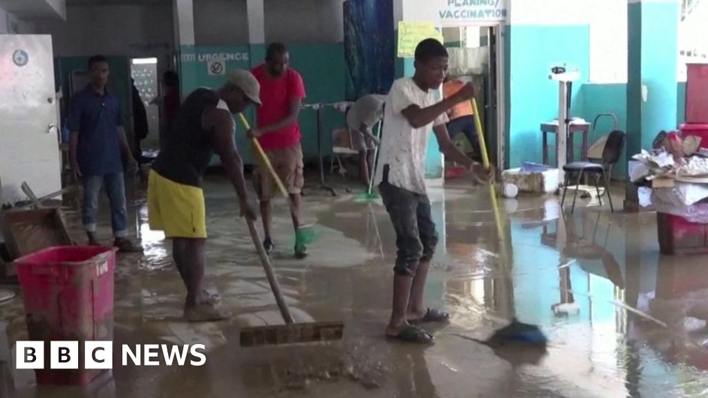 Haiti floods: Dozens killed as torrential rains flood Léogâne