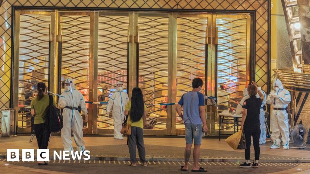 Macau lockdown: Gambling hub shuts casinos amid Covid outbreak
