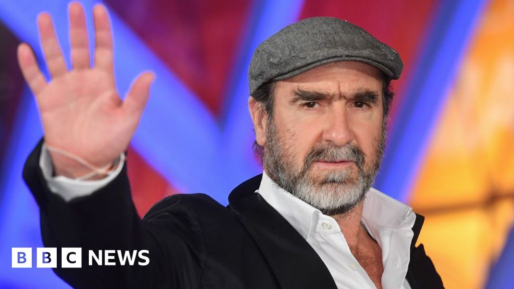 Eric Cantona menjadi sorotan pada penggemar di Manchester Art Exhibition