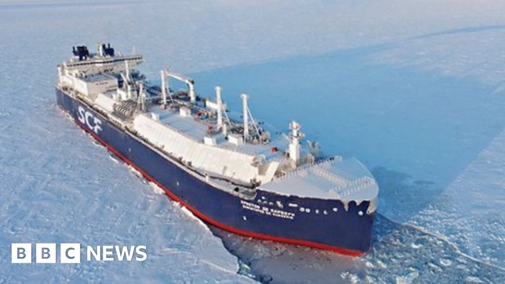 First tanker crosses northern sea route without ice breaker