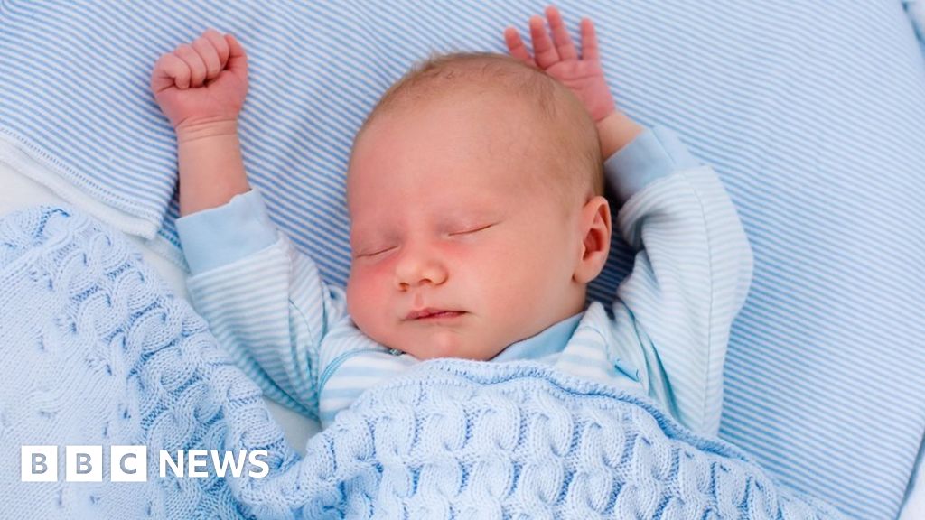 Over 40s 'have more babies' than under 20s BBC News