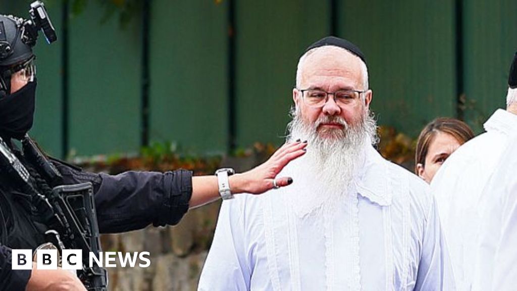 I saw evil as attacker tried to barge into synagogue, rabbi tells BBC