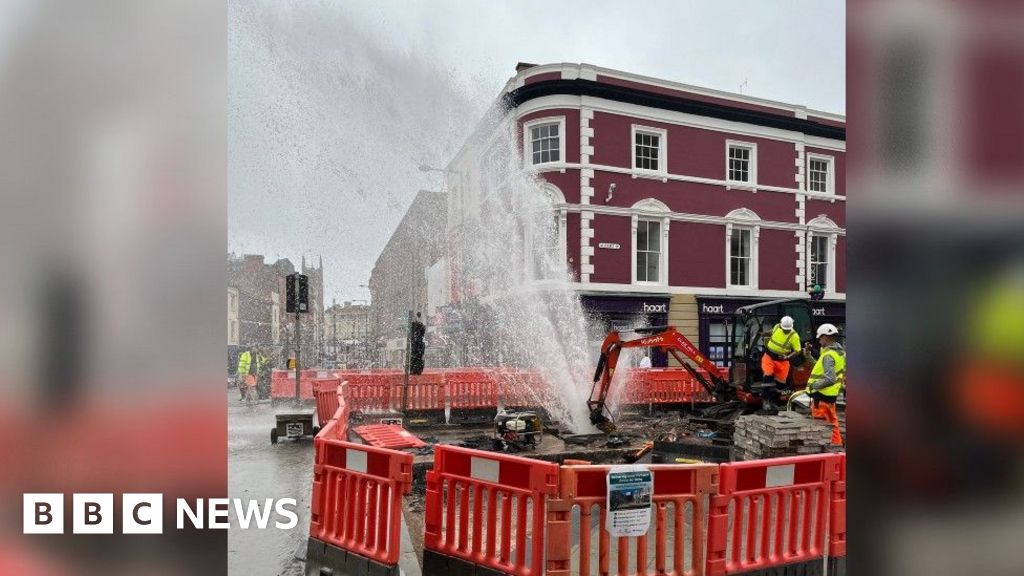 Water shoots into the air after pipe bursts in Derby - BBC News