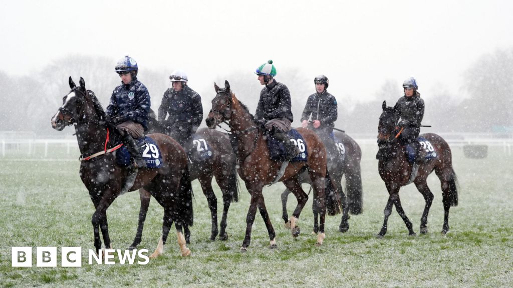 Snow falls on Cheltenham Racecourse ahead of day two