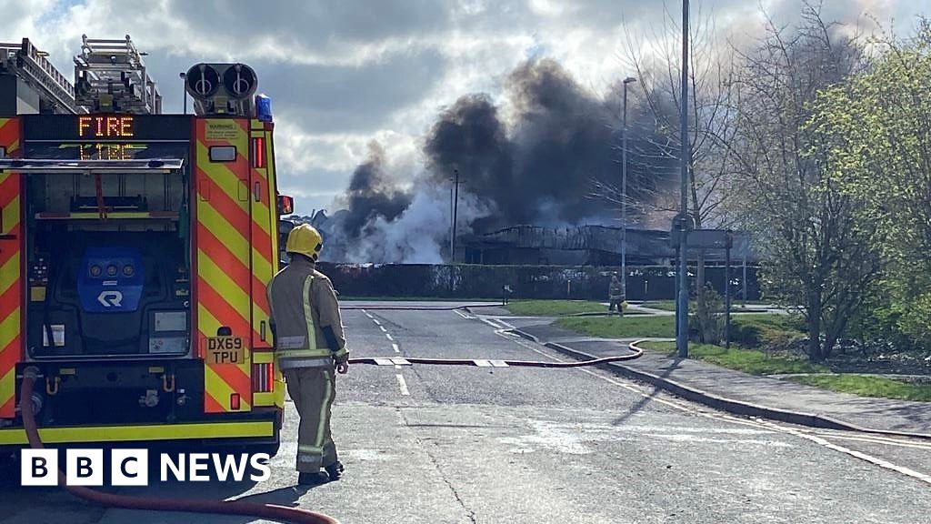 Large fire breaks out at Burton-upon-Trent factory