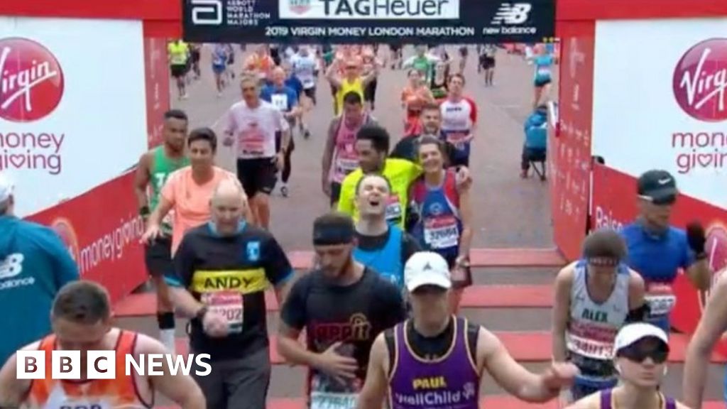 London Marathon Douglas firefighter ran 18 miles on broken foot