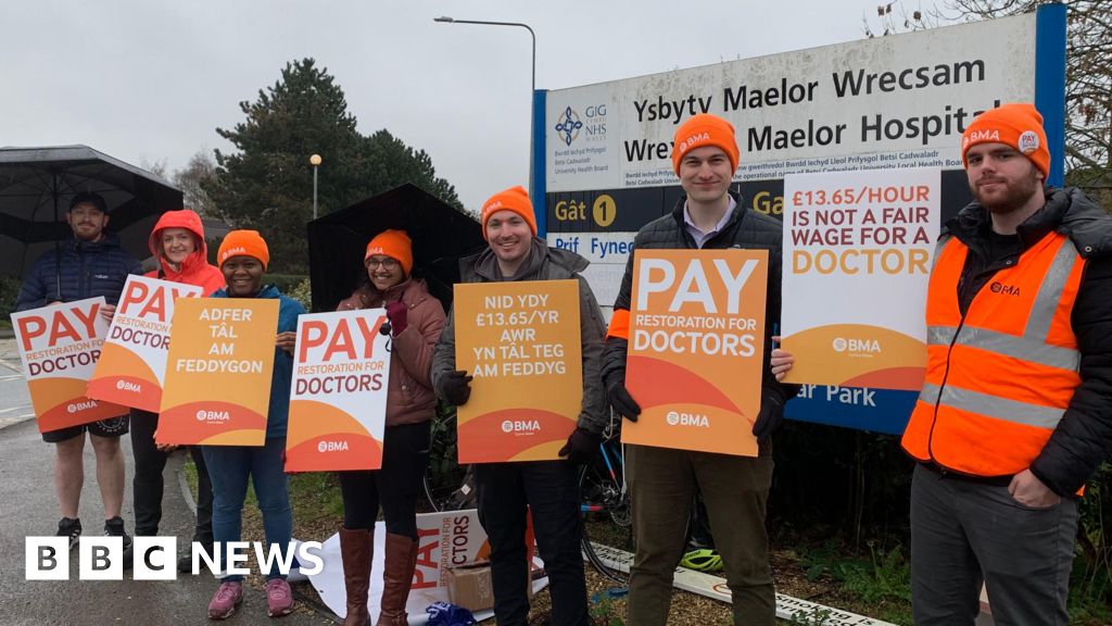 Junior doctors in Wales begin four-day strike