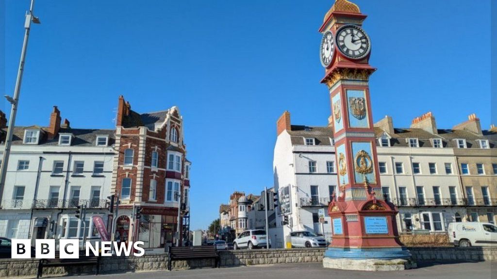 Arrest after teen cyclist seriously injured in Weymouth van crash