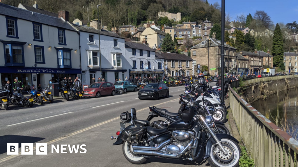 Coronavirus Crowds flock to Matlock Bath 'like a bank holiday' BBC News