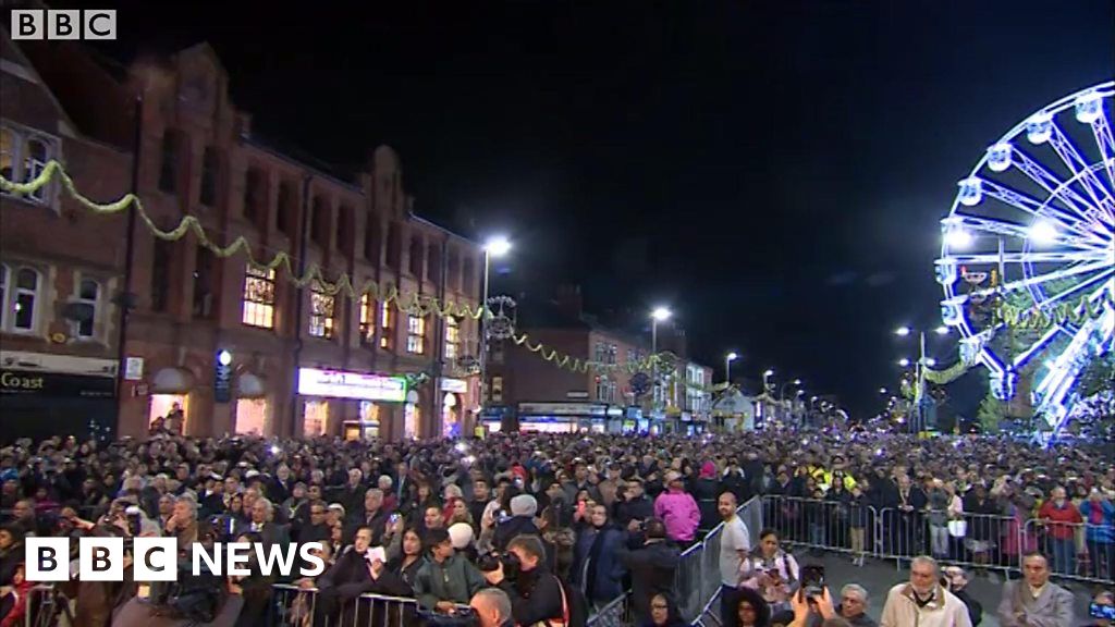 Leicester Diwali lights switchon attracts thousands BBC News