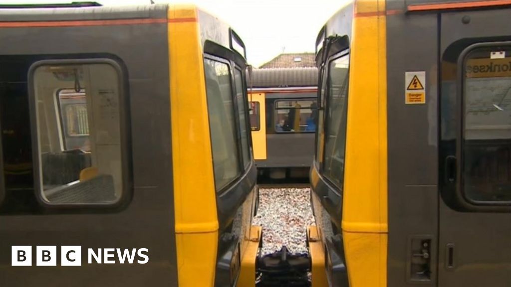 Tyne and Wear Metro drivers turn down 15% pay rise