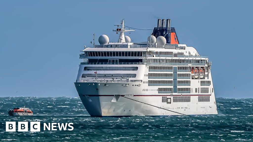 First cruise ship to Ramsey Bay as result of poor weather