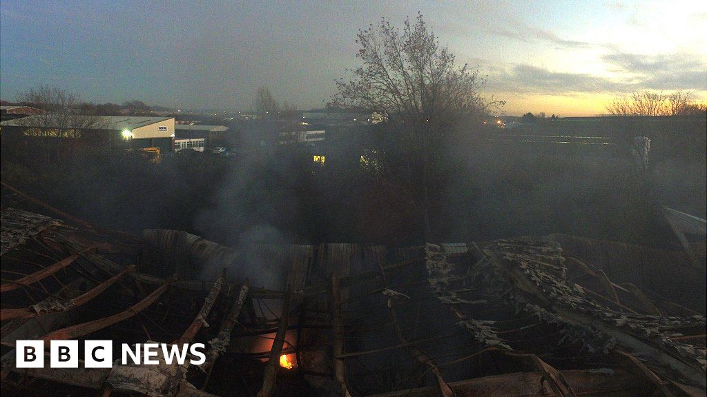 Fiveweek Yate warehouse fire sparks 'stay indoors' warning BBC News