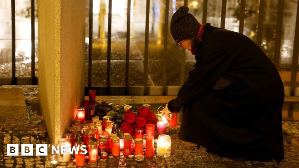 Ден на траур е обявен в Чешката република, след като въоръжен мъж уби 14 в Пражкия университет