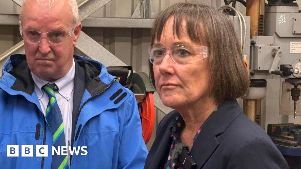 Tidak ada permintaan maaf dari sekretaris Welsh atas masalah kas pusat kota Tidak ada permintaan maaf dari sekretaris Welsh atas masalah kas pusat kota