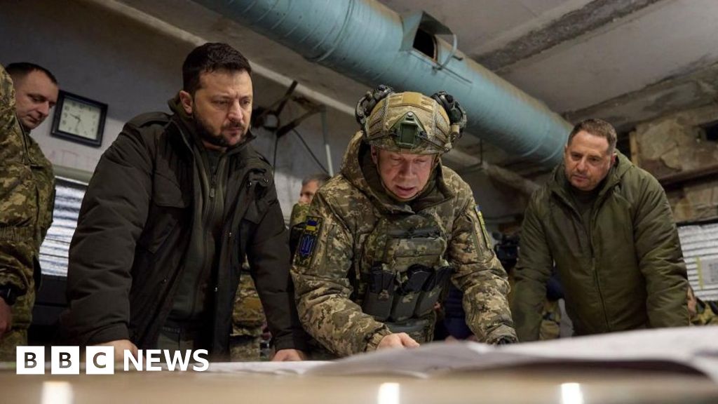 Война в Украйна: Зеленски казва, че трябва да се ускори укрепването на фронтовите линии